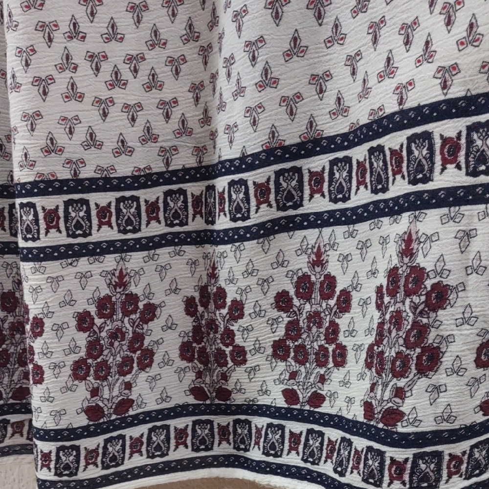ZARA TRAFALUC Patterned Cream Skirt with Black and Red Accents - Picture 9 of 17